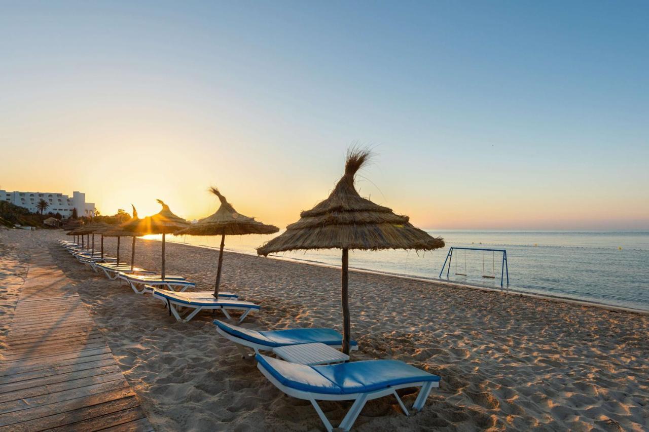 哈马迈特海水浴度假丽笙布鲁酒店 哈馬馬特 外观 照片 Sunset at the beach of Portals Nous