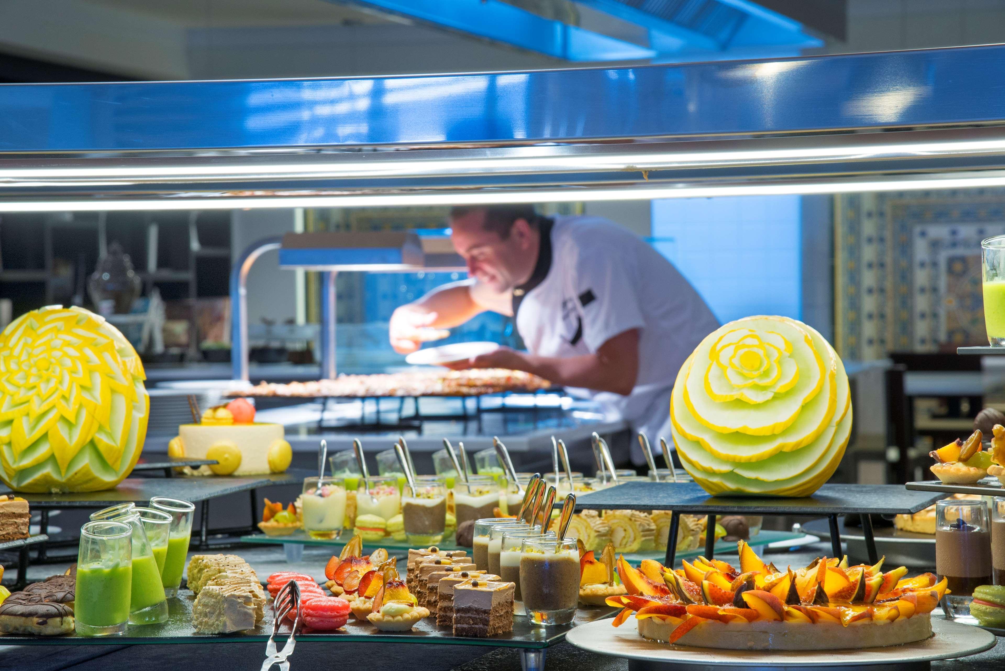 哈马迈特海水浴度假丽笙布鲁酒店 哈馬馬特 外观 照片 A buffet at a hotel