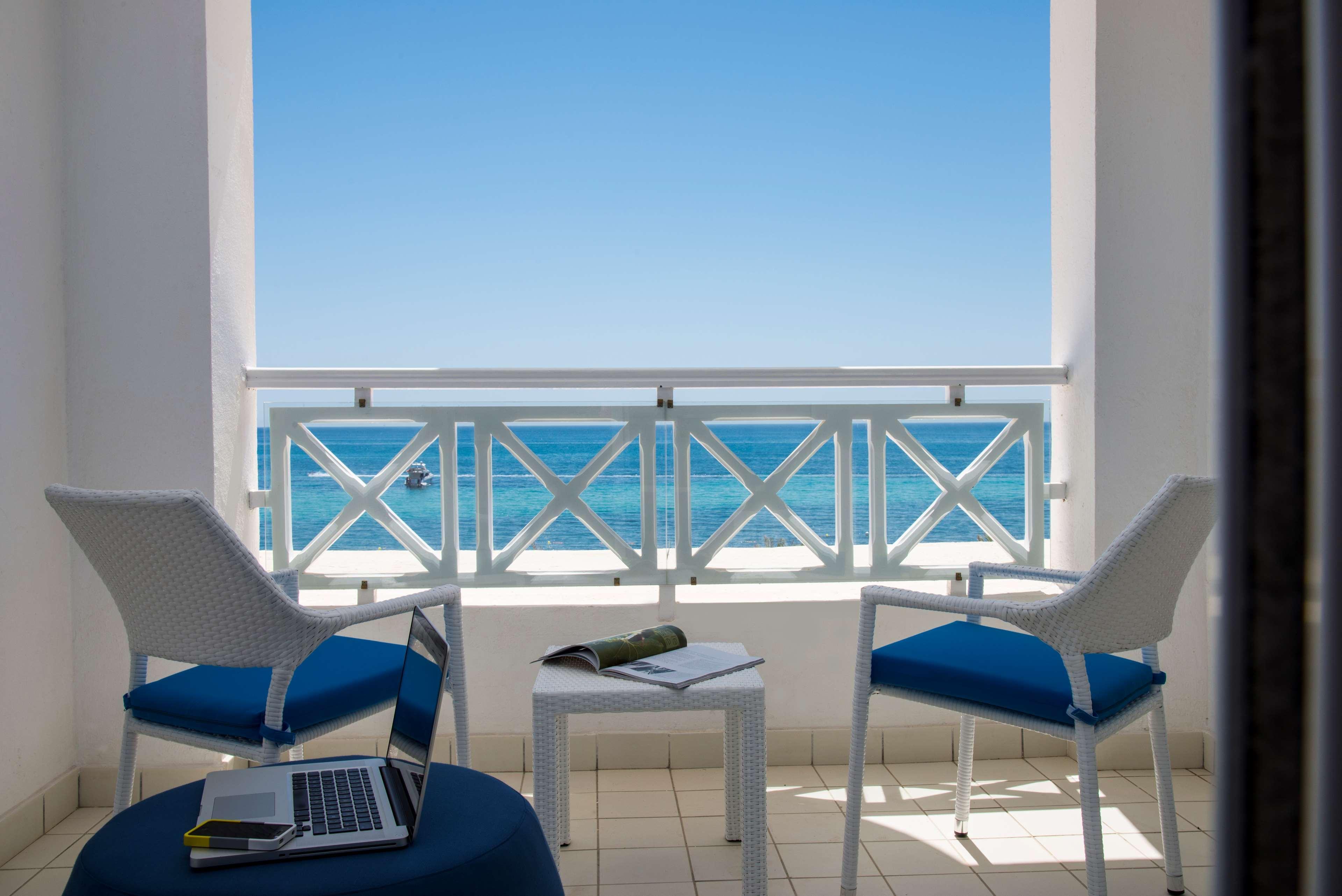 哈马迈特海水浴度假丽笙布鲁酒店 哈馬馬特 外观 照片 Balcony of a room at the Iberostar Grand Hotel Bávaro