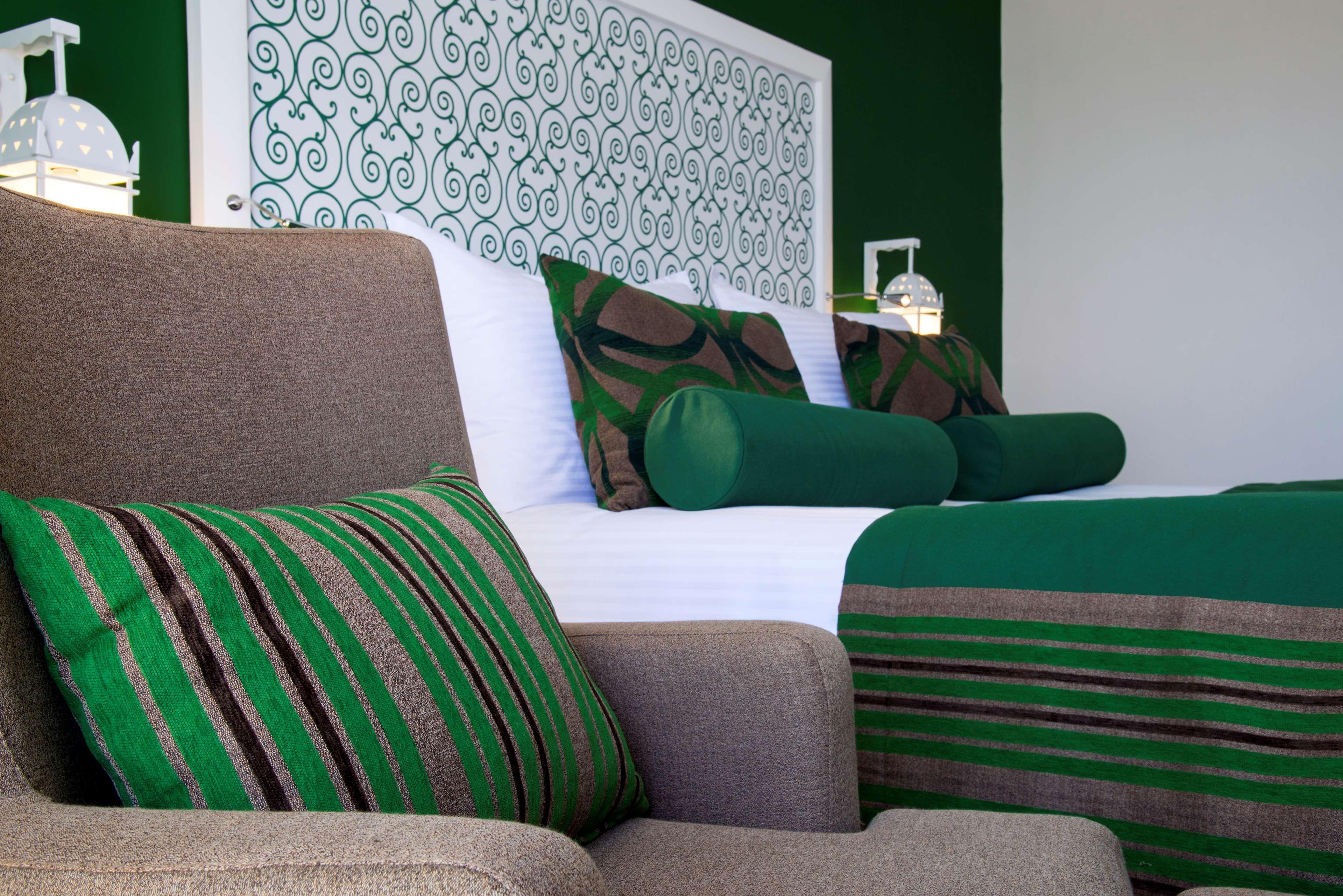 哈马迈特海水浴度假丽笙布鲁酒店 哈馬馬特 外观 照片 A bed with cushions