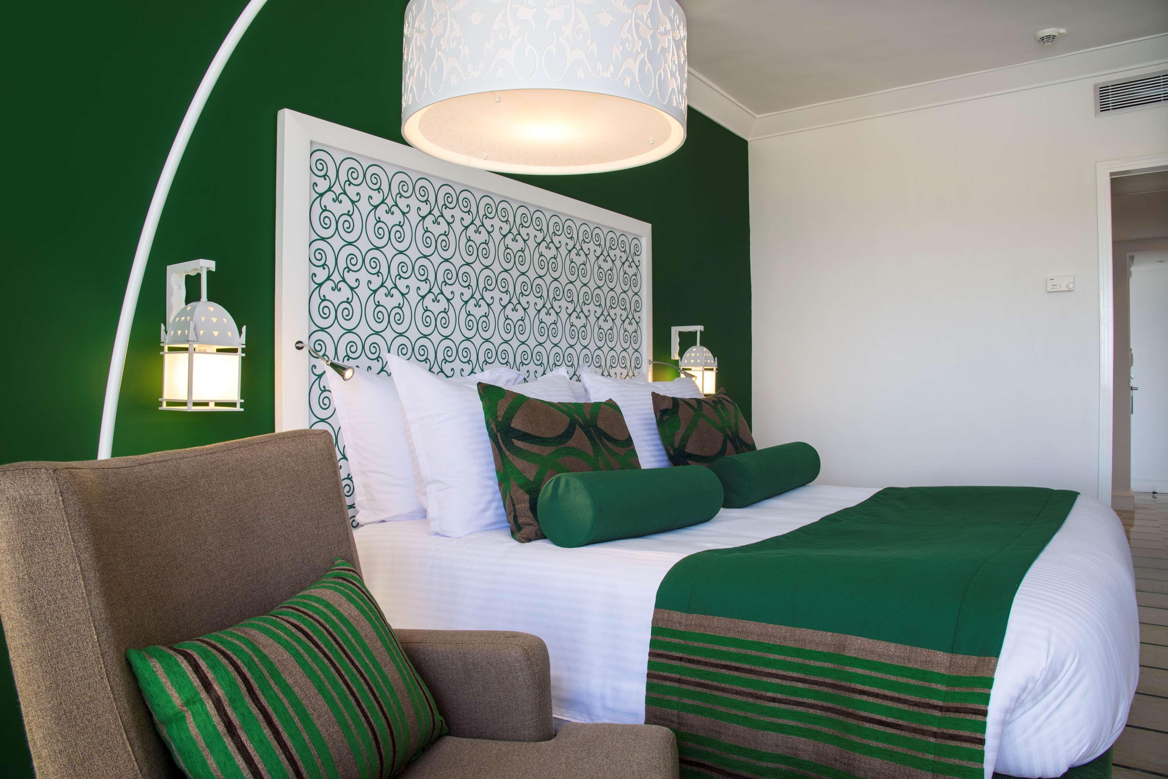 哈马迈特海水浴度假丽笙布鲁酒店 哈馬馬特 外观 照片 A bedroom at the hotel